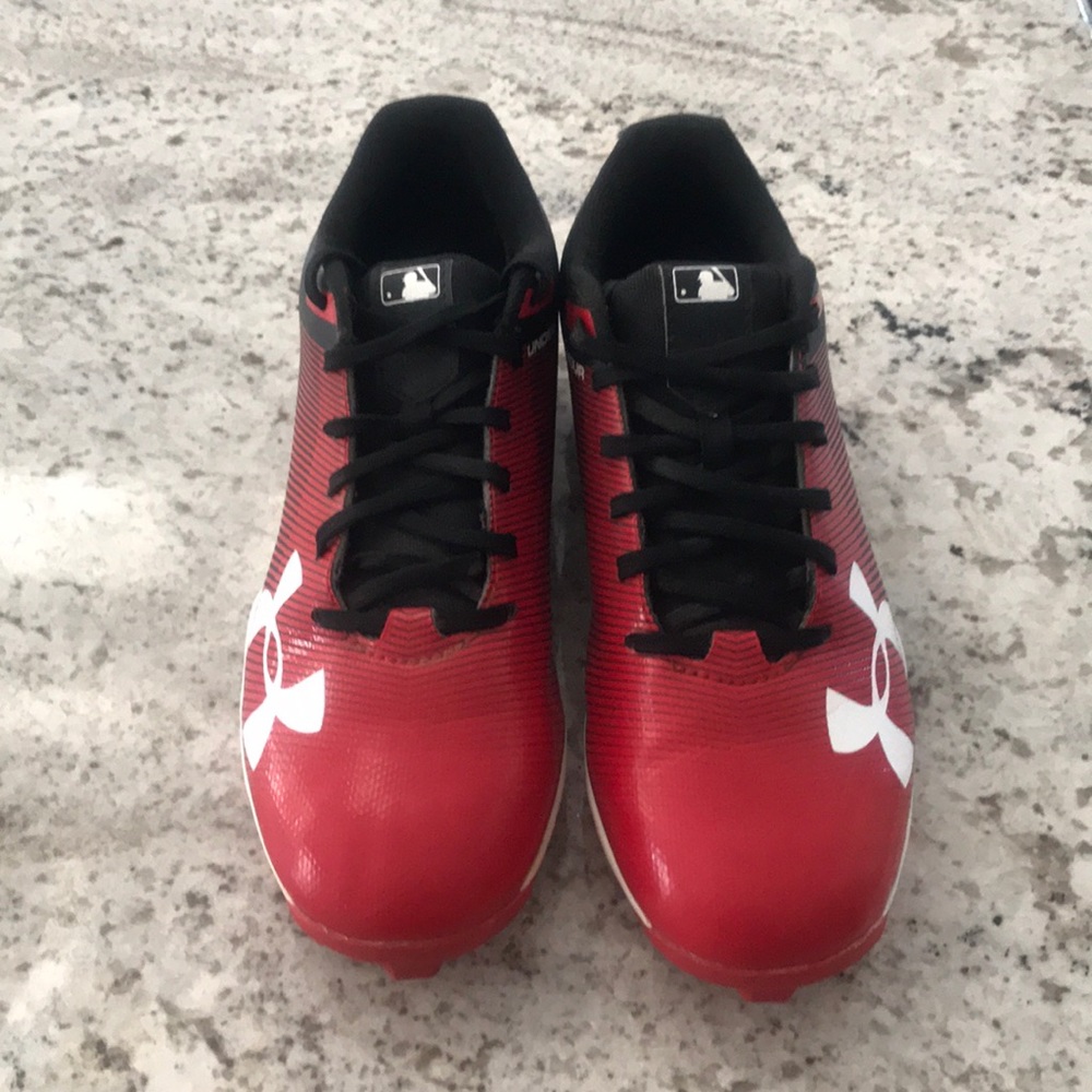 Boys under armor baseball cleats size 5 youth